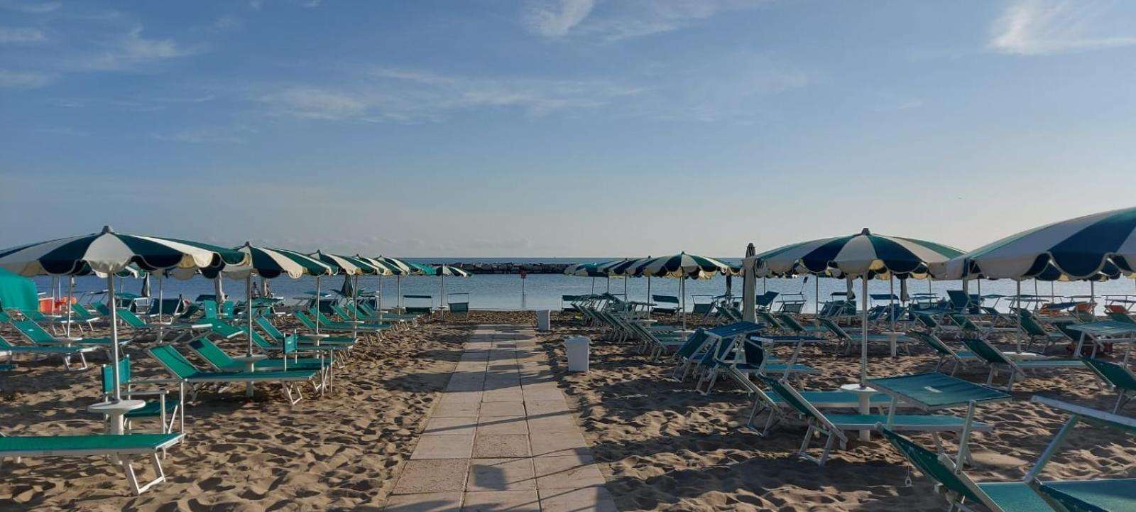 Strand Hotel Gabicce Mare Esterno foto