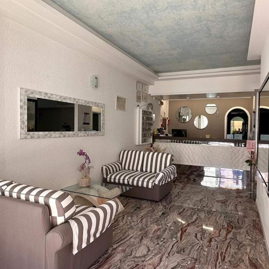 Strand Hotel Gabicce Mare Esterno foto