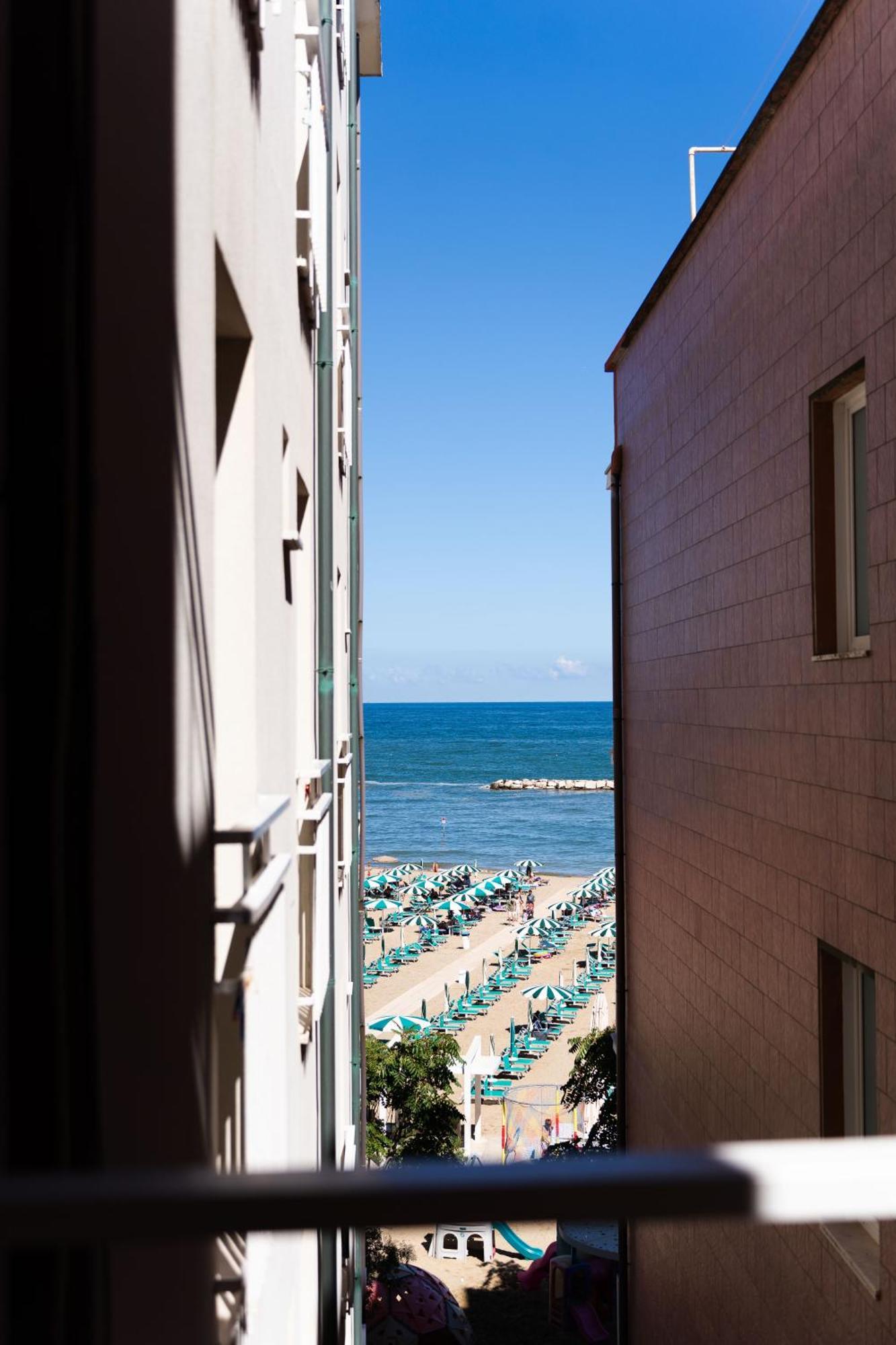 Strand Hotel Gabicce Mare Esterno foto