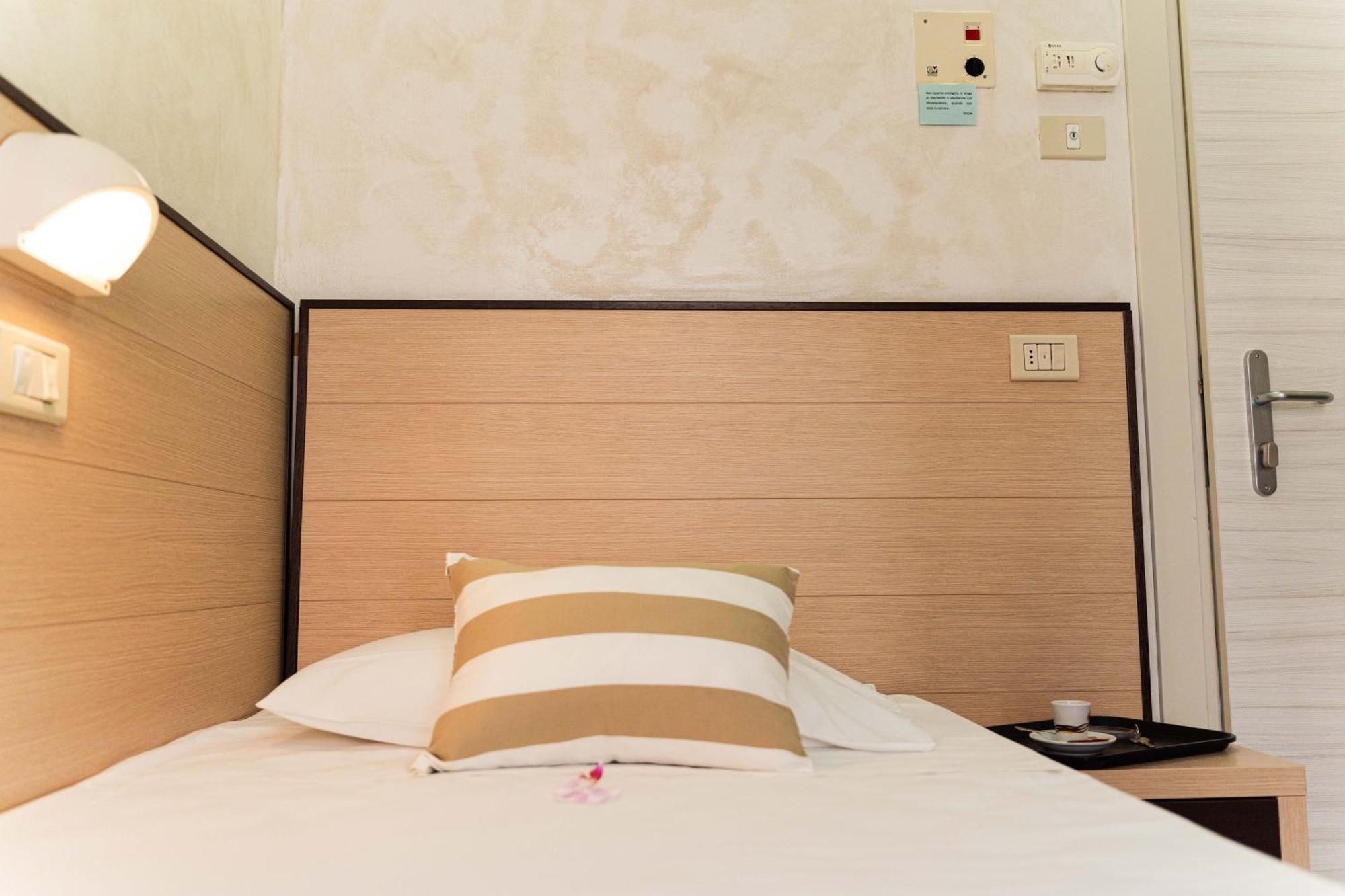 Strand Hotel Gabicce Mare Esterno foto