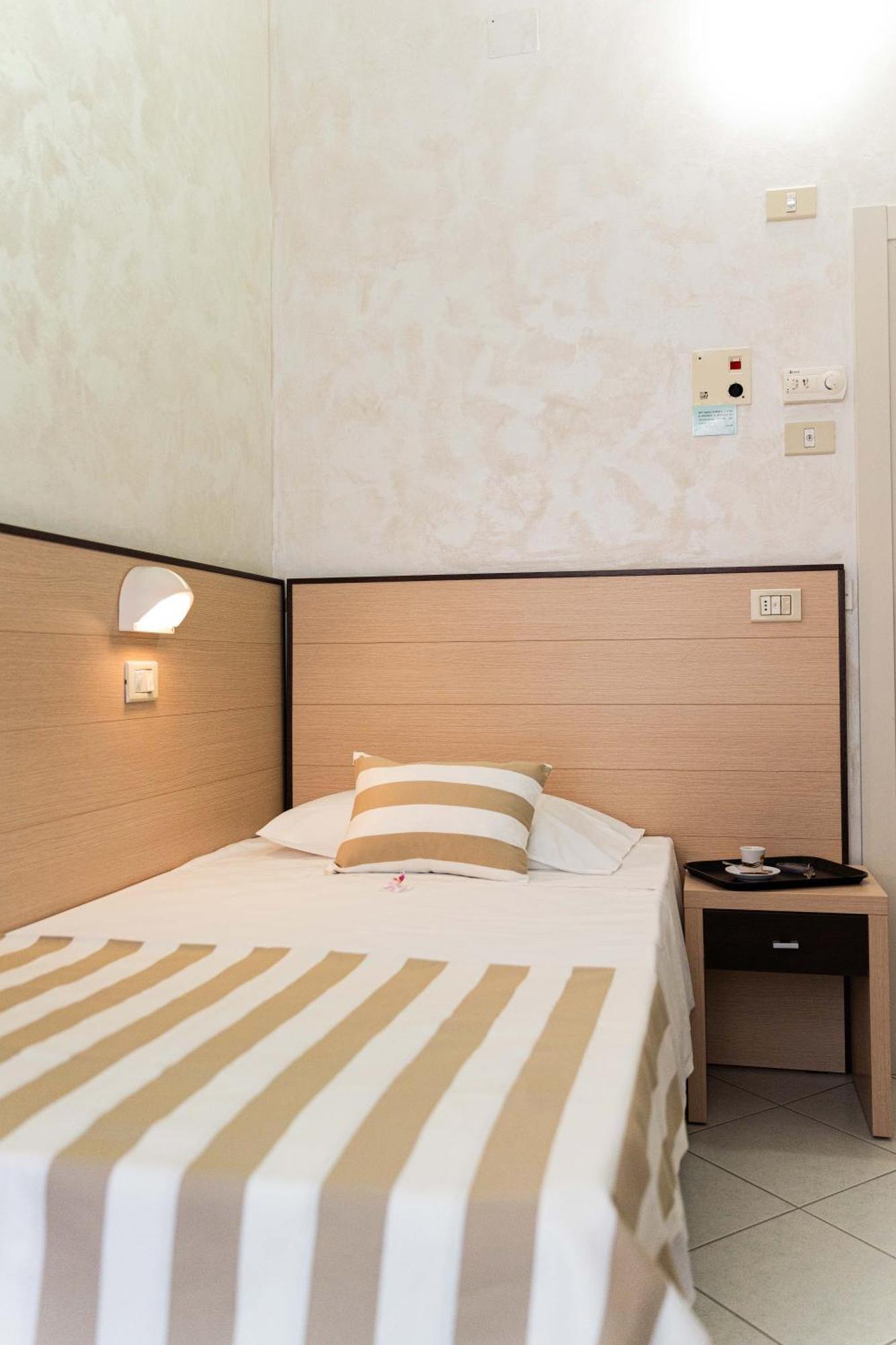 Strand Hotel Gabicce Mare Esterno foto