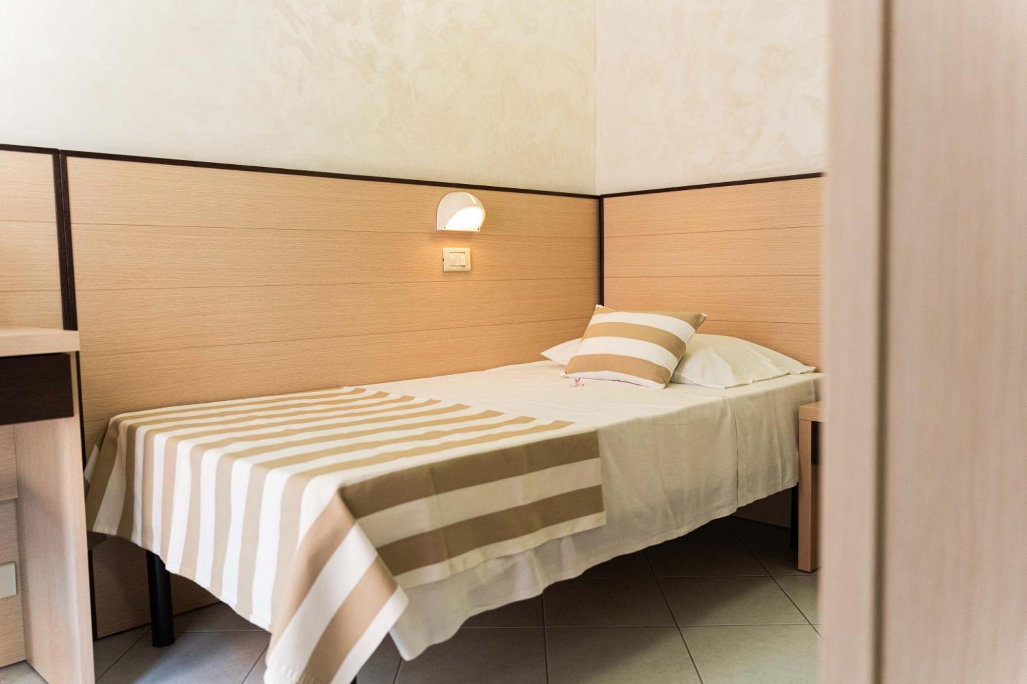 Strand Hotel Gabicce Mare Esterno foto