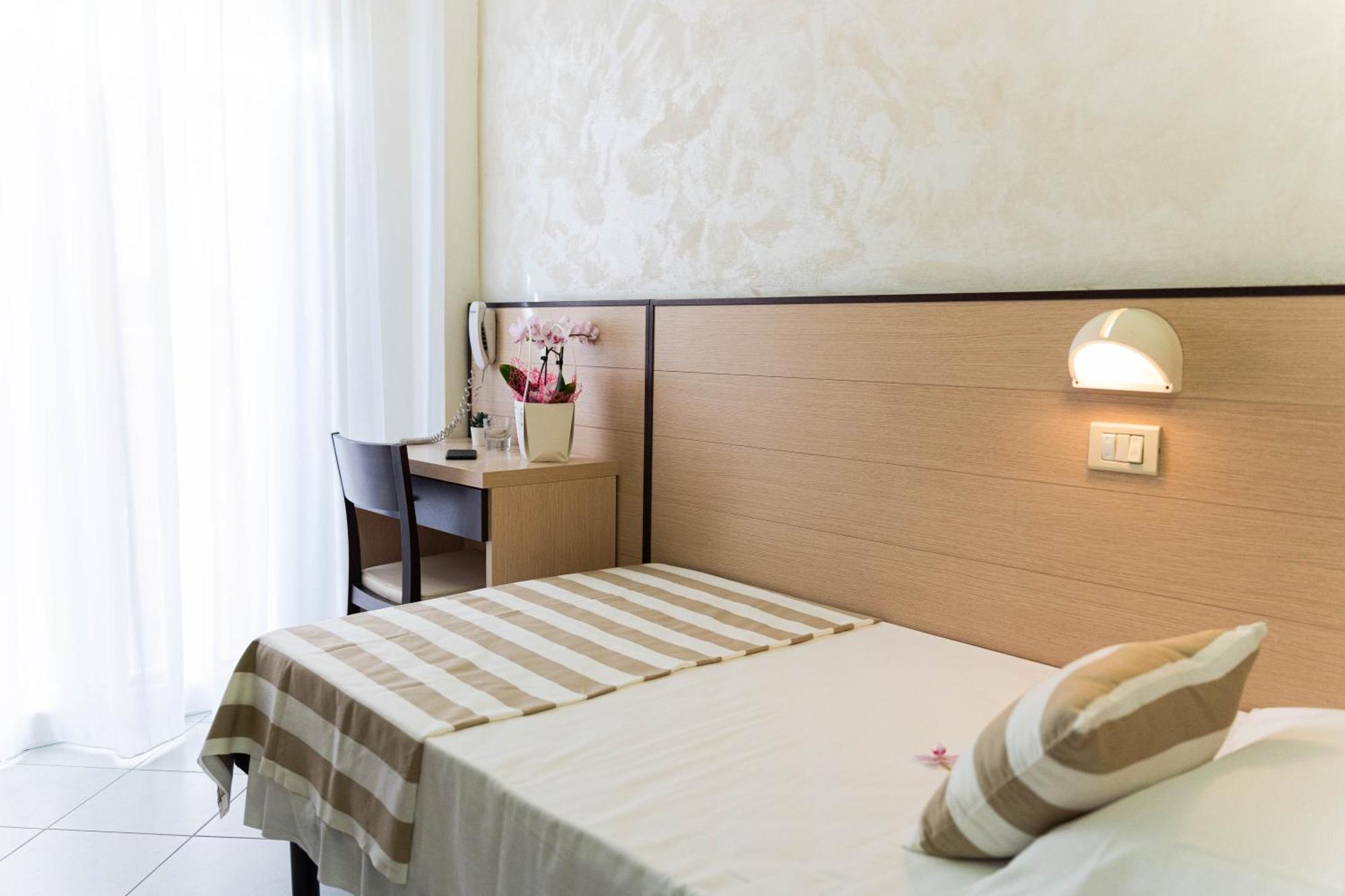 Strand Hotel Gabicce Mare Esterno foto