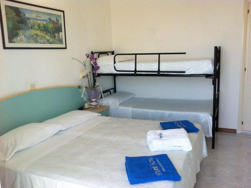 Strand Hotel Gabicce Mare Esterno foto
